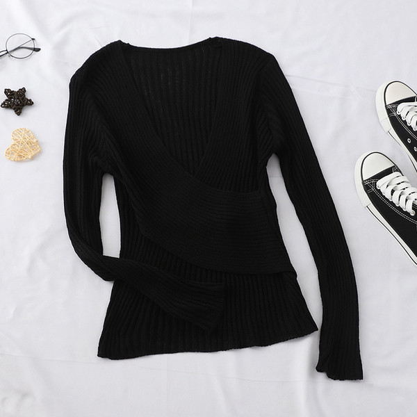 Λεπτό γυναικείο πουλόβερ V με λαιμό σε διάφορα χρώματα