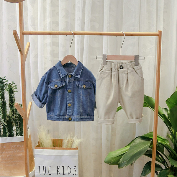 Νέα μοντέλα παντελόνια με τσέπες σε διάφορα χρώματα για αγόρια