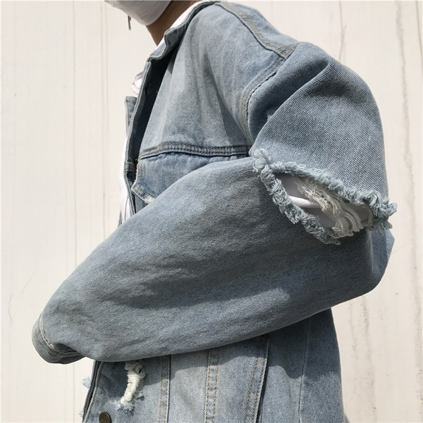 Jachetă bărbătească din denim cu motive rupte de culoare deschisă