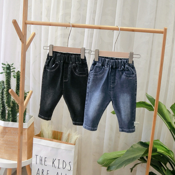 Модерни детски дънки в черен и син цвят с джобове за момчета 
