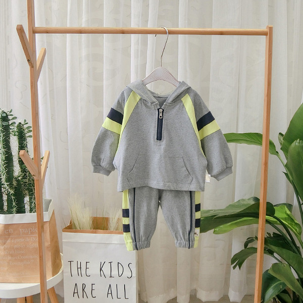 Нов модел актуален детски комплект блуза + панталон в сив цвят