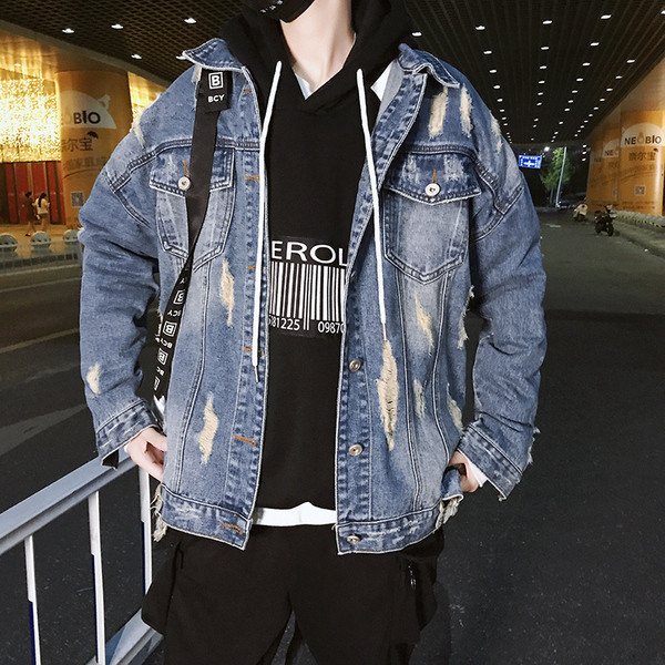 Ανδρικό μοντέρνο μπουφάν  denim  με σκισμένα μοτίβα και εκτύπωση στην πλάτη