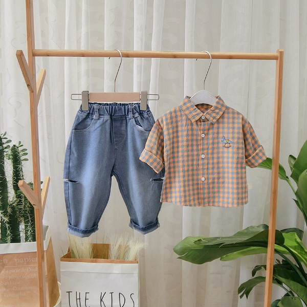 Μοντέρνο καρό παιδικό πουκάμισο με κλασικό κολάρο και κουμπιά σε δύο χρώματα