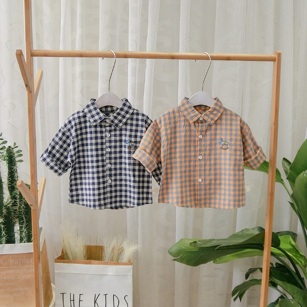 Μοντέρνο καρό παιδικό πουκάμισο με κλασικό κολάρο και κουμπιά σε δύο χρώματα
