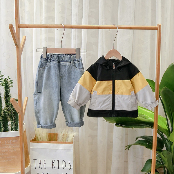 Geaca de copii actuala pentru baieti cu gluga in doua culori