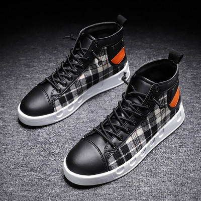 Αθλητικά πάνινα παπούτσια ανδρικά σε λευκό και μαύρο με επίπεδη σόλα