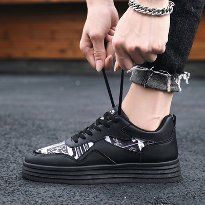 Tenisi de barbati actuali in trei culori - cu aplicare