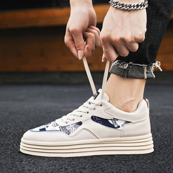 Tenisi de barbati actuali in trei culori - cu aplicare