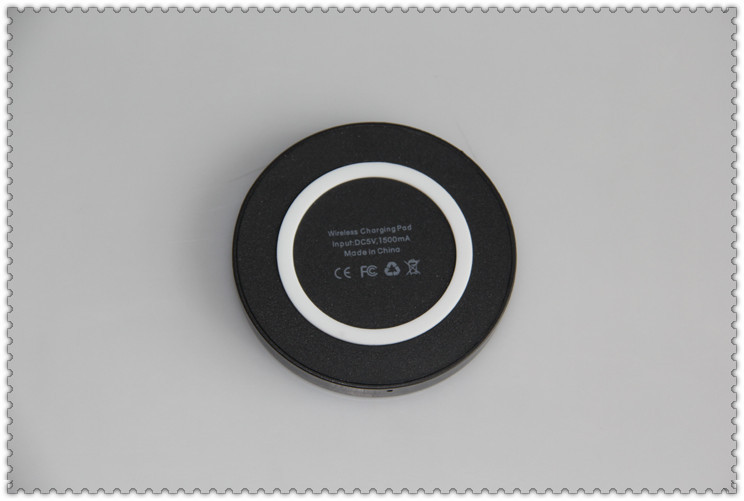 Încărcător wireless universal QI Standard, încărcare rapidă - negru cu alb