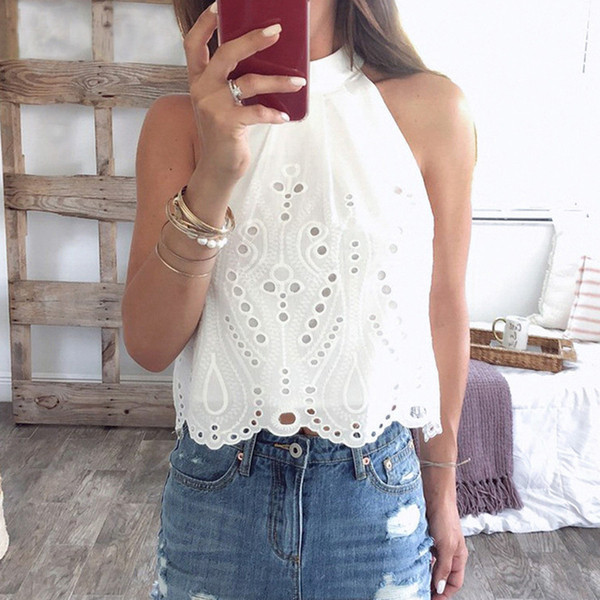 Modern női felső, magas gallérral, fehér színben