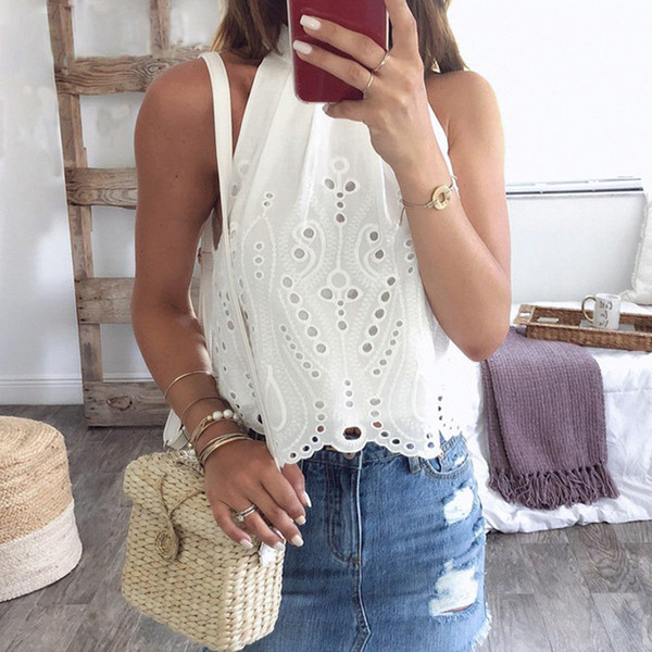 Modern női felső, magas gallérral, fehér színben