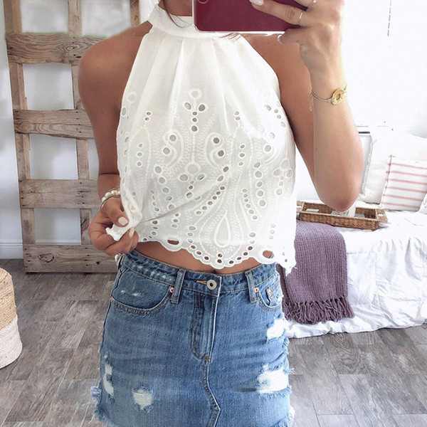 Modern női felső, magas gallérral, fehér színben