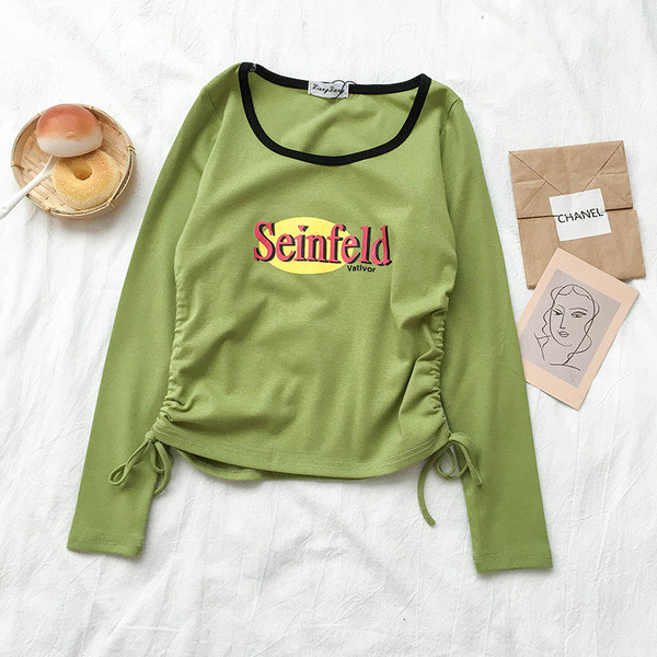 Alkalmi női blúz felirattal és nyakkendővel