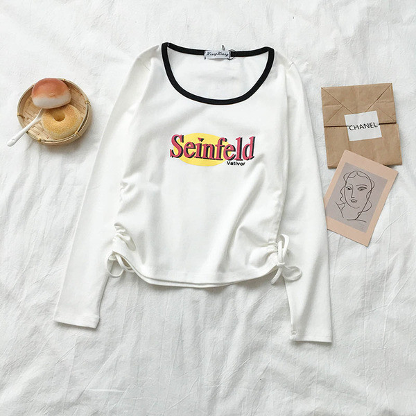 Alkalmi női blúz felirattal és nyakkendővel