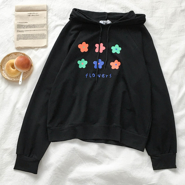 Γυναικεία μπλούζα σε λευκό και μαύρο χρώμα  με κορδόνια και κουκούλα