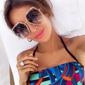 Μοντέρνα γυαλιά ηλίου σε διάφορα χρώματα