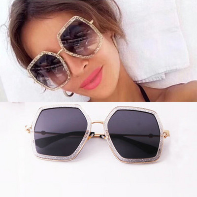 Μοντέρνα γυαλιά ηλίου σε διάφορα χρώματα