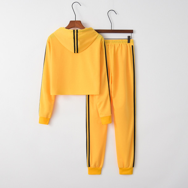Αθλητικό γυναικείο σύνολο με άκρες σε κίτρινο χρώμα