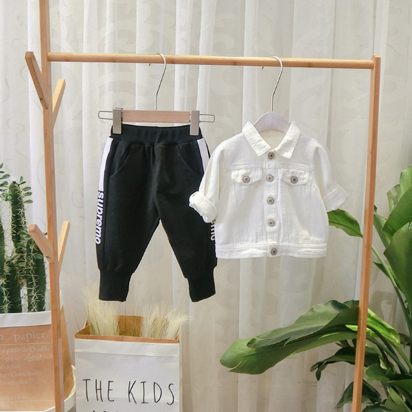 Geaca pentru copii la zi cu buzunare si nasturi in mai multe culori