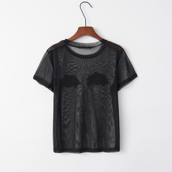 Διαφανή  γυναικείο μπλουζάκι σε μαύρο χρώμα με κεντήματα