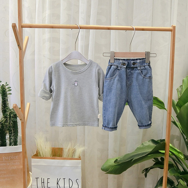 Νέο μοντέλο παιδικά τζιν με τσέπες σε  μπλε χρώμα  για αγόρια