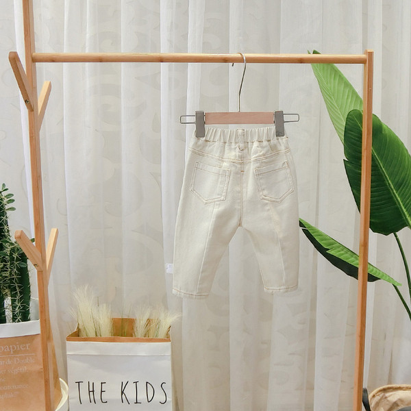 Gyermeknadrág új modellje bézs színű zsebekkel