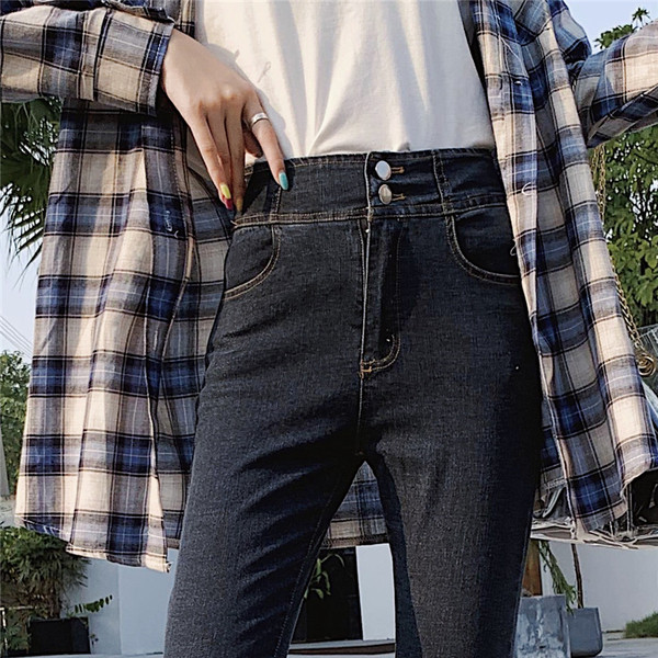 Nagy méretű női farmer magas derékkal, sötét színben