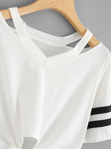 Καθημερινή γυναικεία μπλούζα με κορδόνια και κοντά μανίκια σε λευκό χρώμα