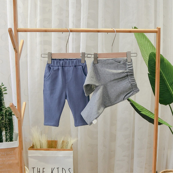 Model nou de pantaloni copii cu buzunare pentru baieti in mai multe culori