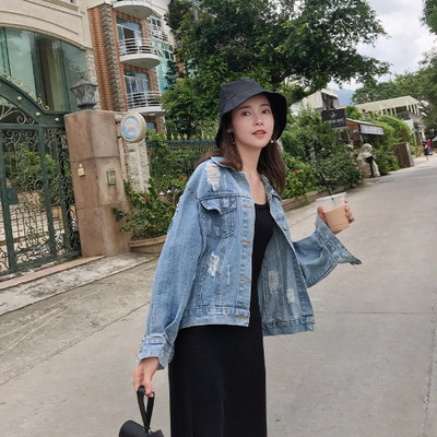 Μοντέρνο γυναικείο μπουφάν με μεταλλικά στοιχεία και μεγέθη μέχρι 5XL