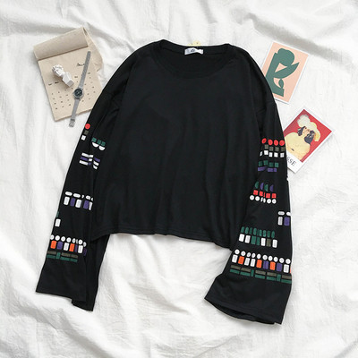 Γυναικεία μπλούζα σε λευκό και μαύρο με λαιμό O