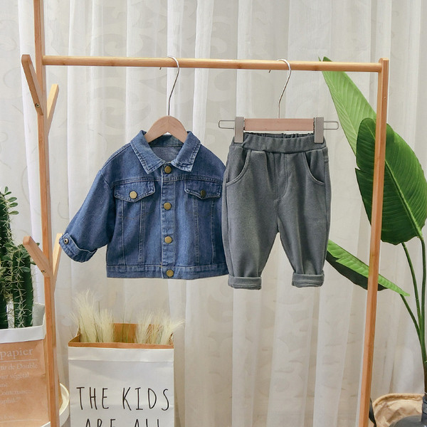 Model nou de pantaloni copii pentru baieti in gri si negru