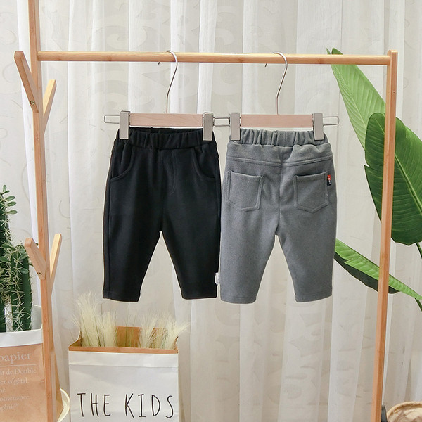 Model nou de pantaloni copii pentru baieti in gri si negru