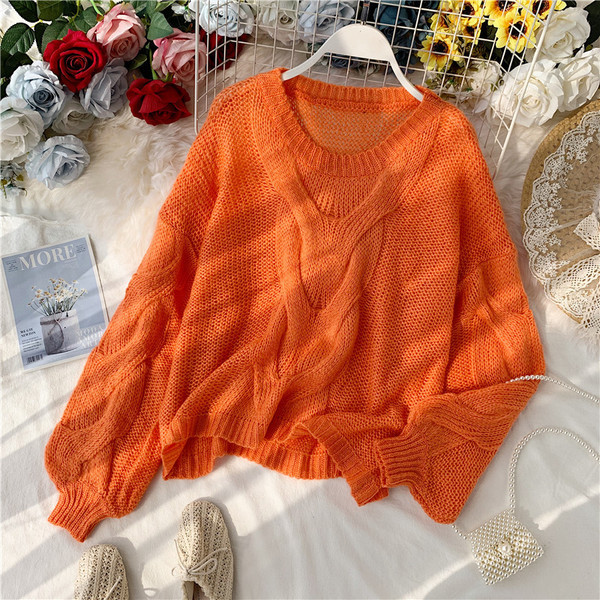 Női pulóver - széles modell és O-nyakú