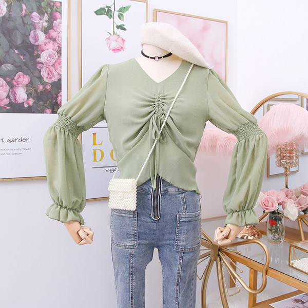 Μοντέρνα  γυναικεία μπλούζα με λαιμόκοψη και δεσμούς σε διάφορα χρώματα