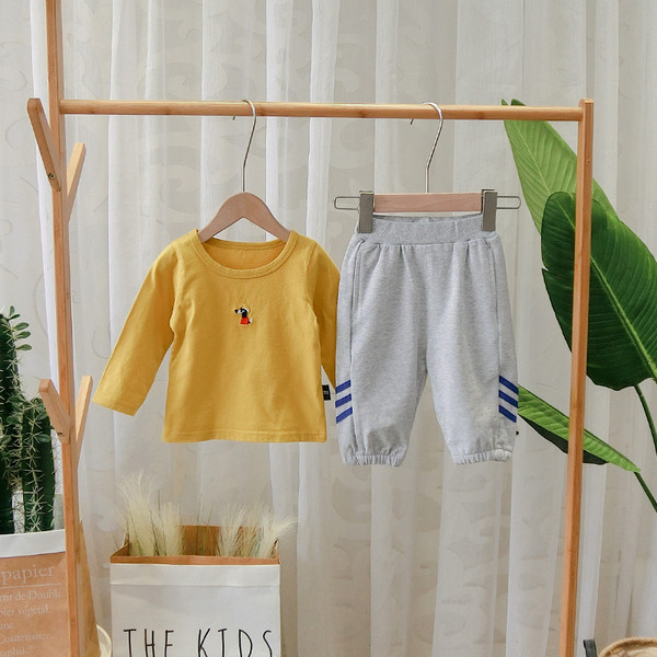 Szürke és fekete sport gyereknadrág fiúknak