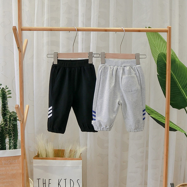 Szürke és fekete sport gyereknadrág fiúknak