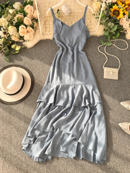 Stílusos női hosszú ruha szabású modell vékony pántokkal, több színben