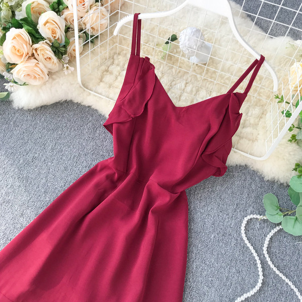 Stílusos női hosszú ruha szabású modell vékony pántokkal, több színben