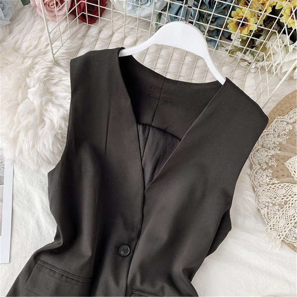 Γυναικείο  γιλέκο με ζ΄ώνη στη  μέση σε μαύρο χρώμα