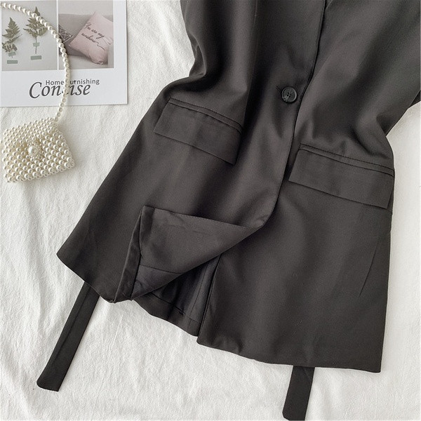 Γυναικείο  γιλέκο με ζ΄ώνη στη  μέση σε μαύρο χρώμα