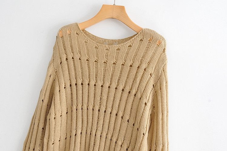 Πλεκτό πουλόβερ σε μπεζ χρώμα