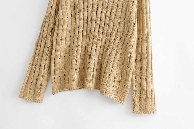 Πλεκτό πουλόβερ σε μπεζ χρώμα