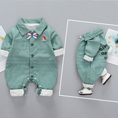 Friss babakombinát rátéttel és gombokkal fiúknak