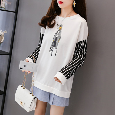 Μοντέρνα γυναικεία μπλούζα σε δύο χρώματα με εφαρμογή