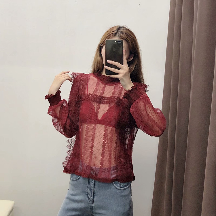 Bluză de damă din tul transparent cu dantelă și mâneci lungi