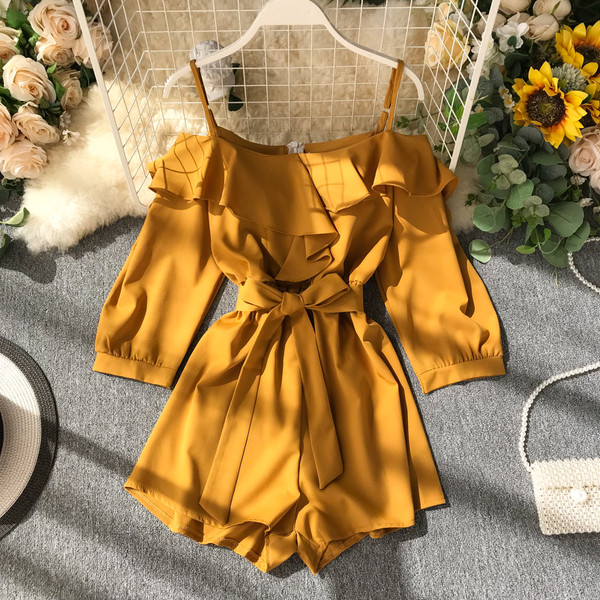 Γυναικεία κοντή ολόσωμη φόρμα  με ζώνη και μανίκι 3/4