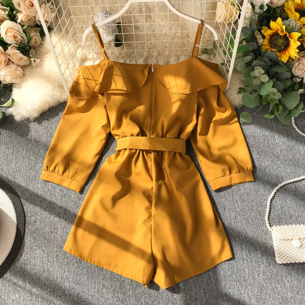 Γυναικεία κοντή ολόσωμη φόρμα  με ζώνη και μανίκι 3/4