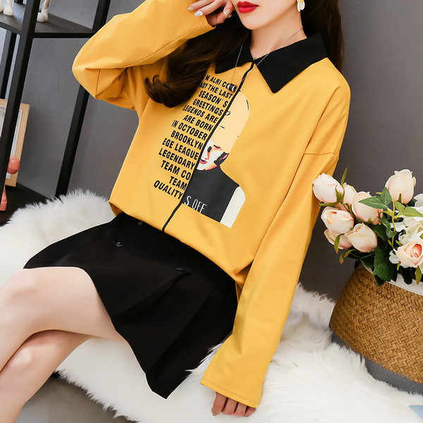 Μοντέρνα γυναικεία μπλούζα σε τρία χρώματα με εφαρμογή και κολάρο