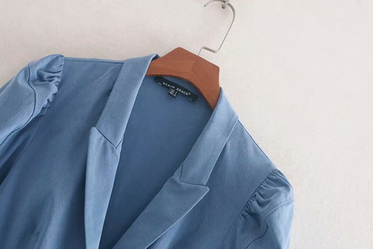 Μακρύγυναικεία ολόσωμη φόρμα με βαθύ λαιμόκοψη σε μπλε χρώμα